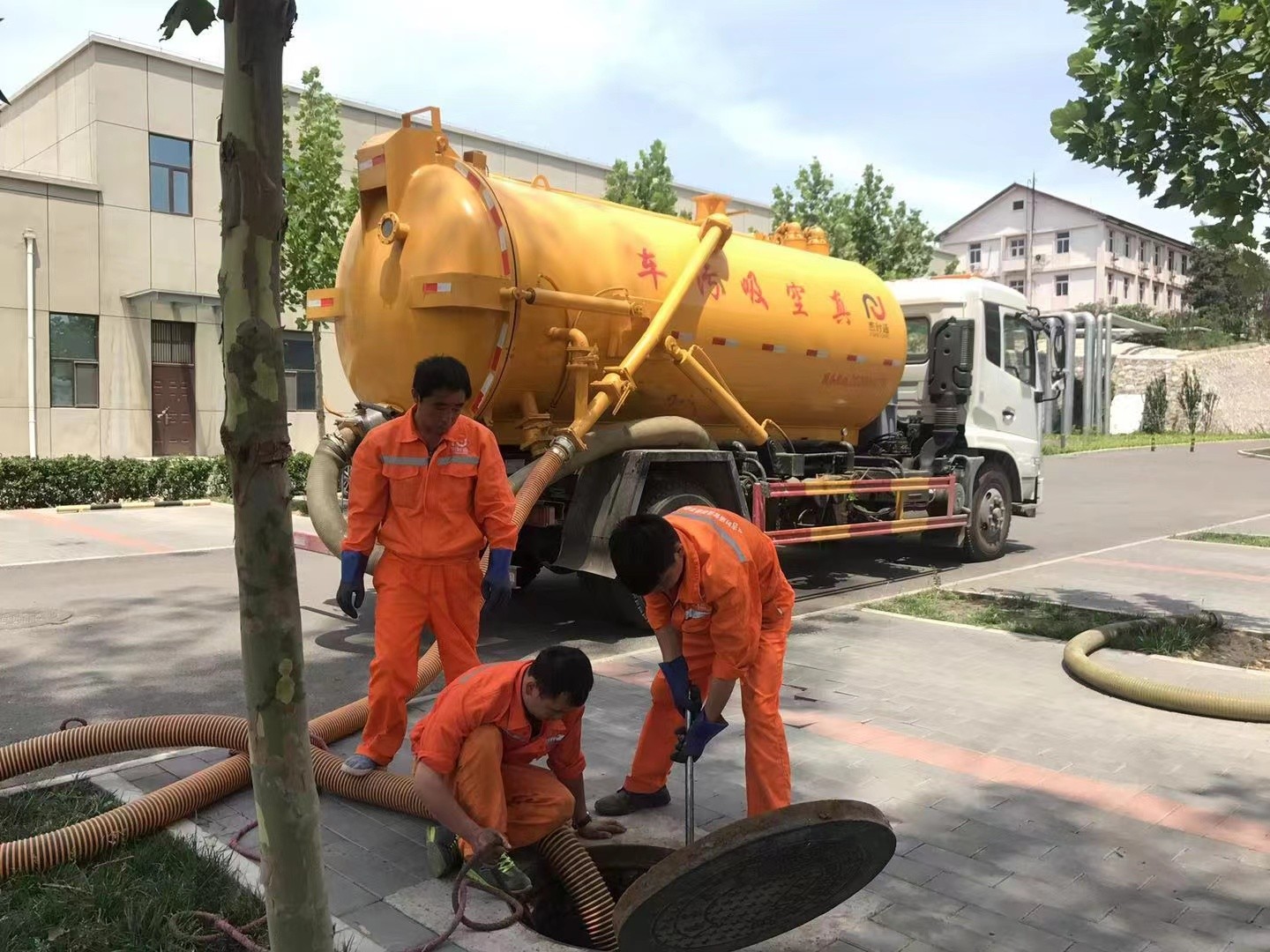 瑶海化粪池清理与5-8吨吸粪车施工效率分析